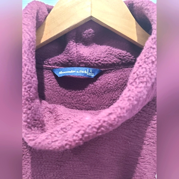 Abercrombie & Fitch Sherpa Sweater. SIZE Large - Picture 4 of 4